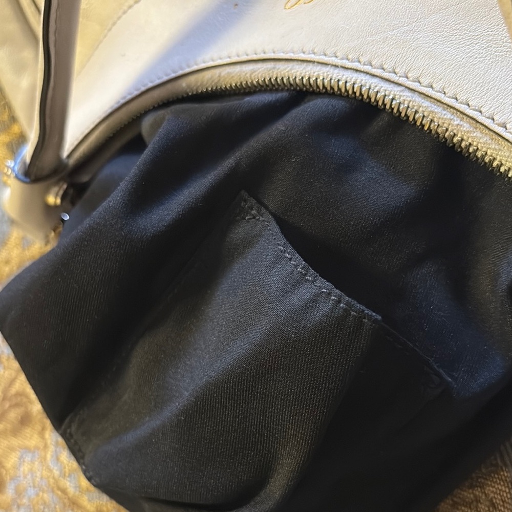 Gucci Cream Hobo Bag with Elegant D-Ring Accent - Picture 9 of 9